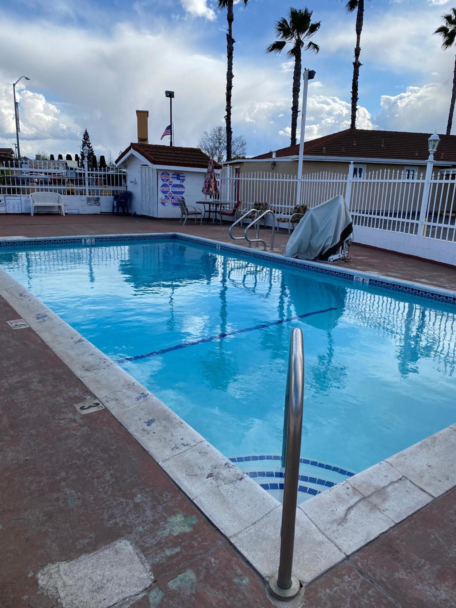 Holiday Motel Oakdale Kültér fotó