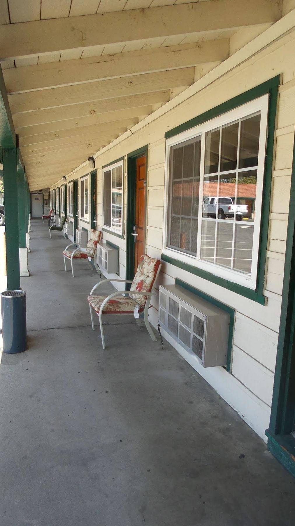 Holiday Motel Oakdale Kültér fotó